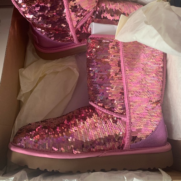 Uggs - Picture 1 of 3